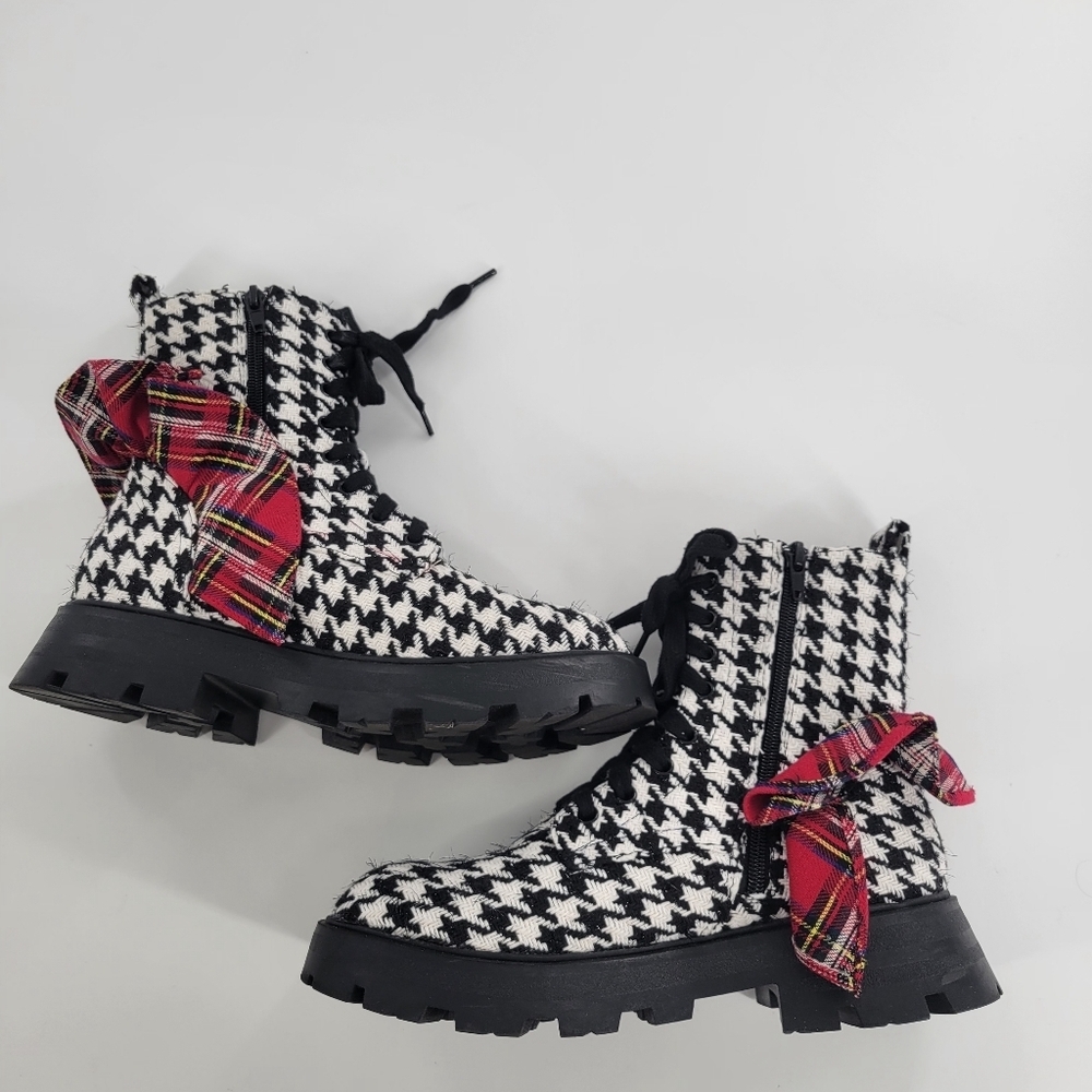 Betsey Johnson Womens Houndstooth Plaid Bow Combat Boots Chunky Heel Size 7.5 Ne